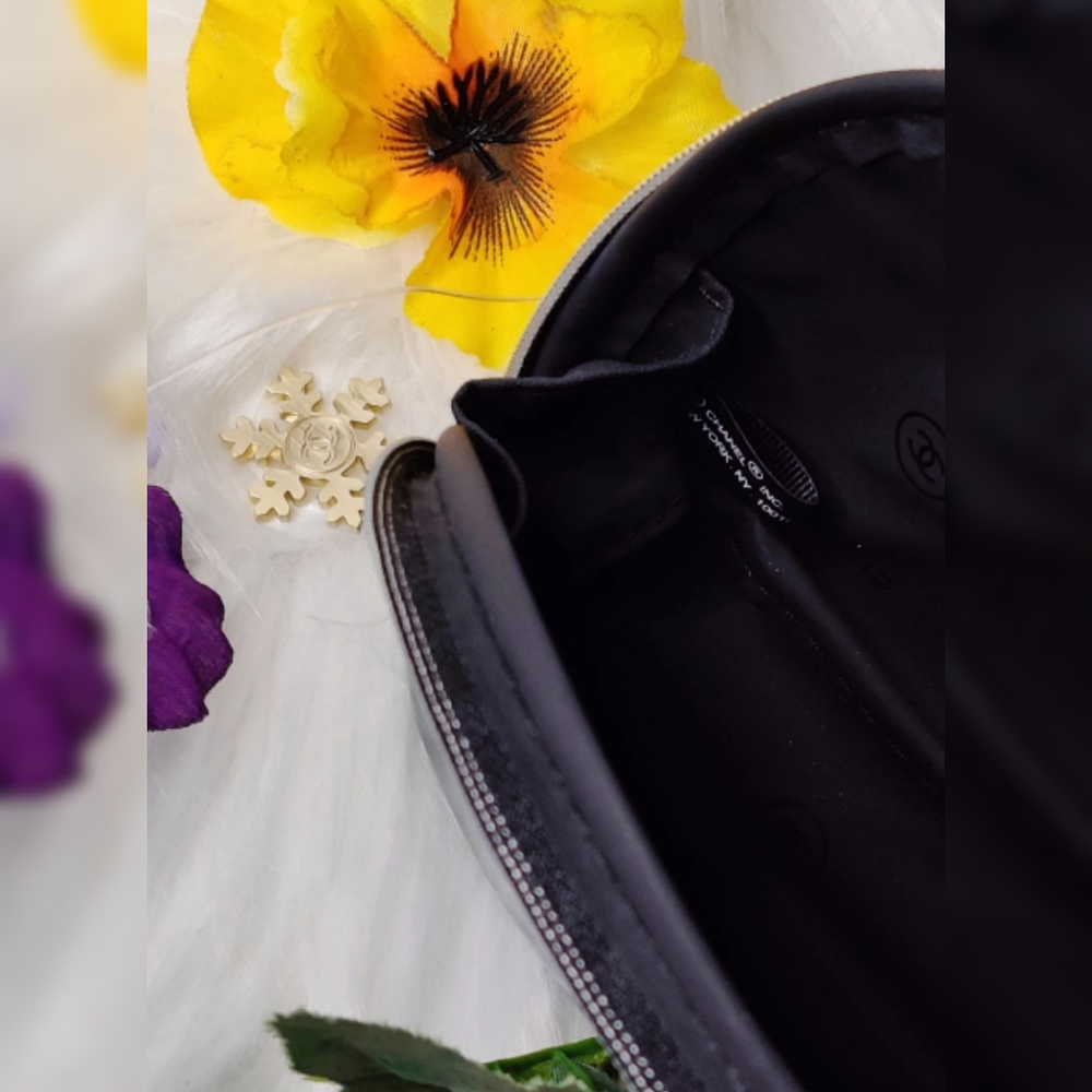 Chanel rare collectible makeup bags - Picture 3 of 4